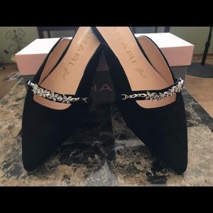 Tahari girl slides/ new with box.